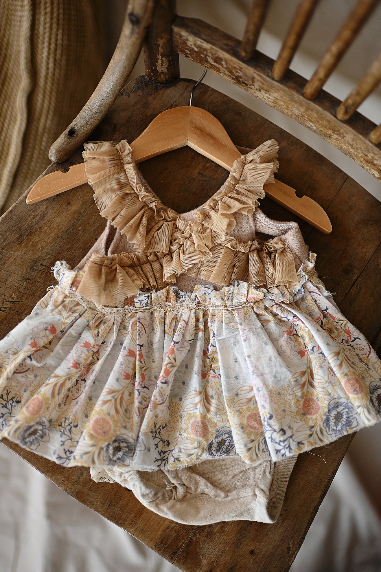 Sitter Girl - Beige Floral